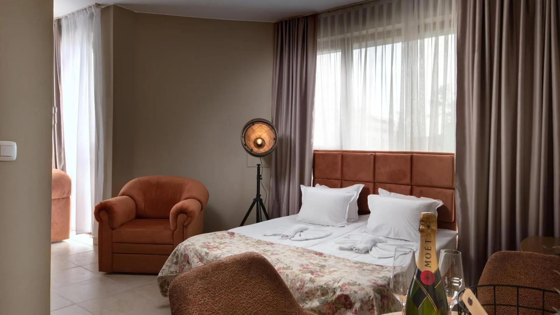 Hotel Avenue Солнечный берег 2*,
